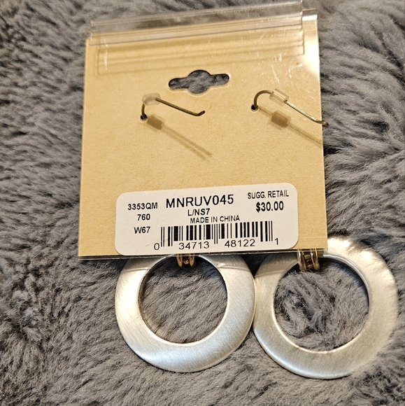 Monet Earrings two-tone gold and silver - Picture 2 of 2